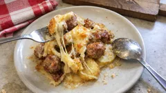 Kartoffel-Salsiccia-Auflauf aus dem Ofen – mit schmelzender Käsefüllung