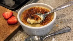 Crème brûlée wie im Restaurant – cremig aus dem Ofen, mit knuspriger Karamellkruste