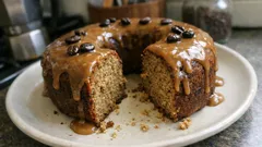 Glasierter Kaffee-Ciambellone – saftiger Gugelhupf mit feiner Kaffee-Glasur