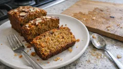 Saftiger Rüebli-Plumcake mit Mandeln – der schnelle Cake fürs Zvieri