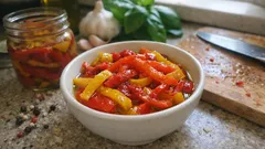 Peperoni sott’olio selber machen – mit kurzem Essigbad bleiben sie schön bissfest