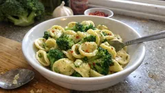 Orecchiette con Broccoli – würzig mit Sardellen, in 30 Minuten auf dem Tisch
