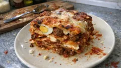 Lasagna napoletana wie in Neapel – mit langem Ragù, Mini-Polpette und Ricotta