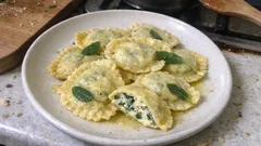 Ricotta-Spinat-Ravioli selber machen – so bleiben sie beim Kochen stabil