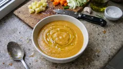 Samtige Gemüse-Vellutata mit Kürbis & Fenchel – cremig ganz ohne Rahm