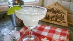 Klassischer Margarita mit Salzrand – so gelingt der Cocktail zu Hause