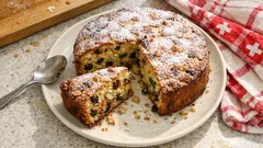 Torta ricca di Laudice: saftiger Weihnachtskuchen mit Rosinen, Pinienkernen & Schoggi