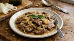 Fegato alla veneziana: Kalbsleber mit butterweichen Zwiebeln und Weisswein-Jus