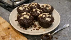 Wasser-Schoggi-Muffins ohne Milch – luftig, saftig und in 15 Minuten gebacken