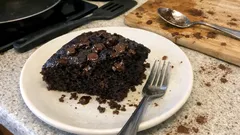 Saftige Schoggi-Torte ohne Ei – mit lauwarmer Milch, in 35 Minuten im Ofen