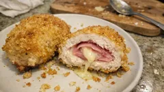 Poulet-Cordon bleu im Ofen – knusprige Panade, saftig gefüllt